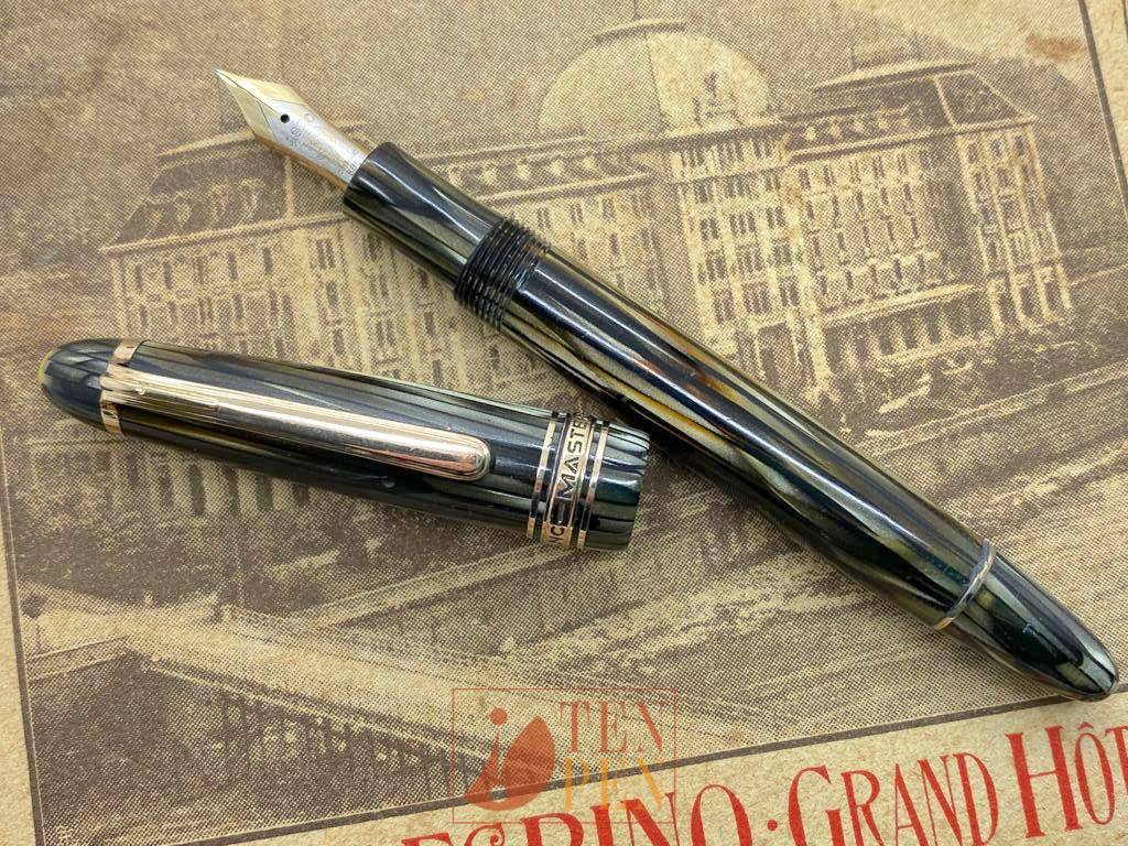 MONTBLANC 142 green striated celluloid | Tenpen - By Letizia Iacopini